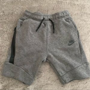 Nike Boys Tech Fleece Shorts size 7